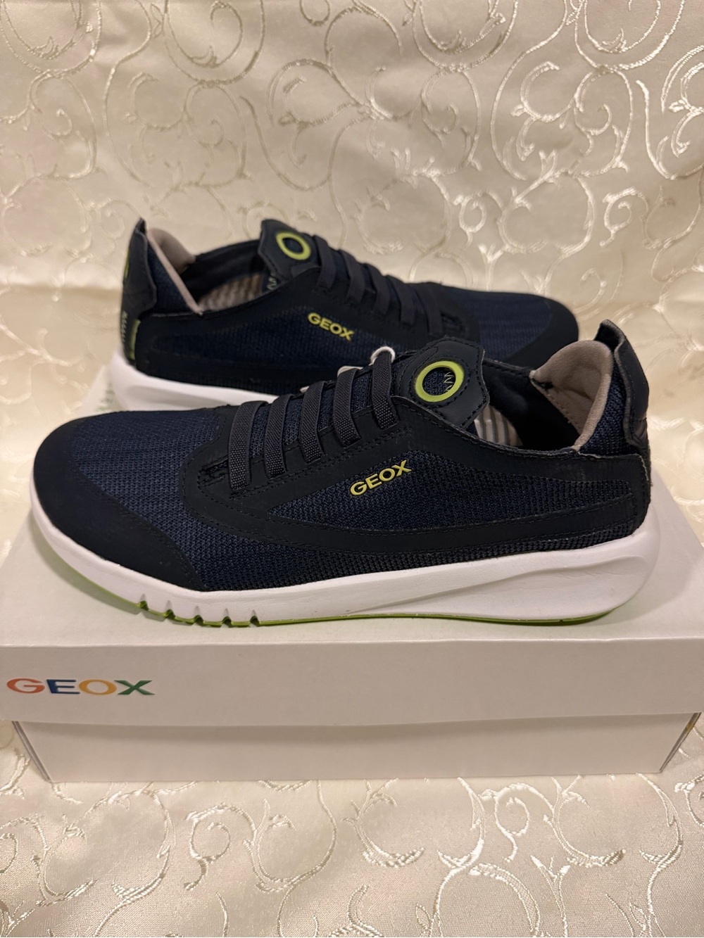 Geox Boys Aeranter Navy and Lime Accent Lightweight Sneakers NWT
